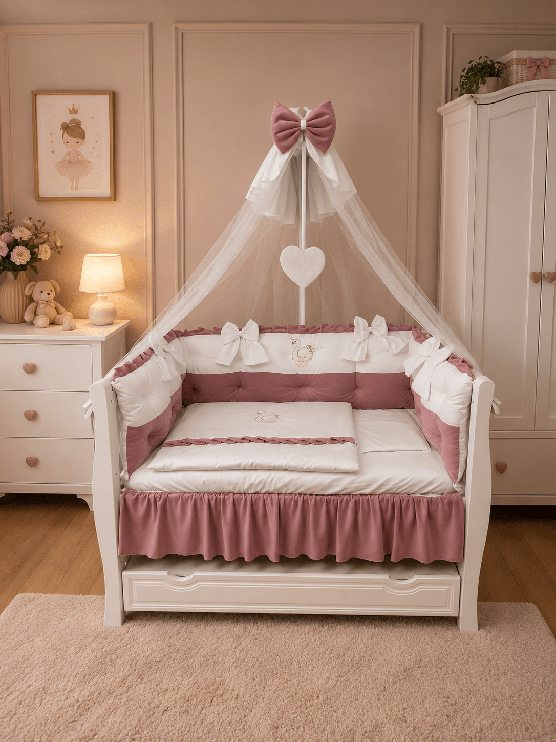 PeppiBambini-23-01-2025-40 Lenjerie de patut personalizata 11 piese ROYAL Catifea White Pink - PEPPIbambini - Image 1
