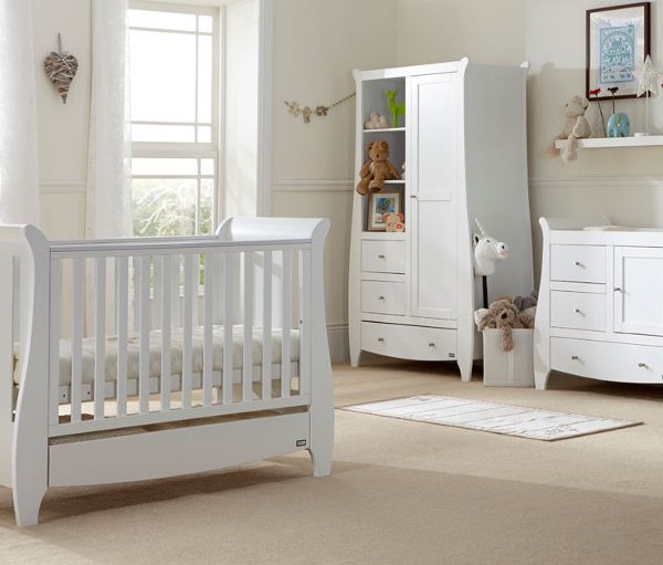 Set mobilier Katie White format din 3 piese: patut, comoda si dulap