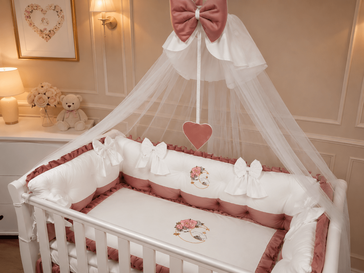 Lenjerie de patut personalizata 11 piese ROYAL White Pink Catifea - PEPPIbambini - imagine 3