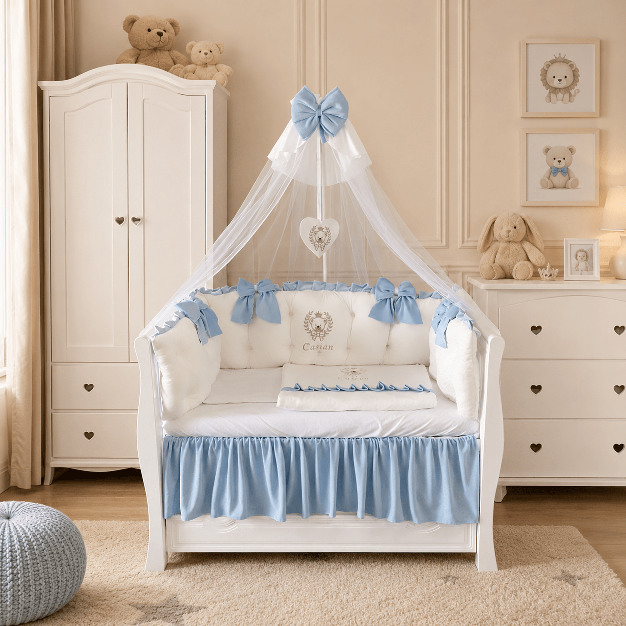 lenjerie-bebelusi-personalizata-03-10-2025-19 Lenjerie de patut personalizata 11 piese ROYAL Catifea White Blue - PEPPIbambini - Image 1