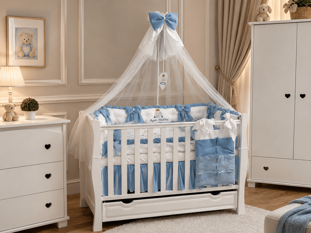Lenjerie de patut personalizata 11 piese ROYAL Catifea White Blue Ayan - PEPPIbambini - imagine 4